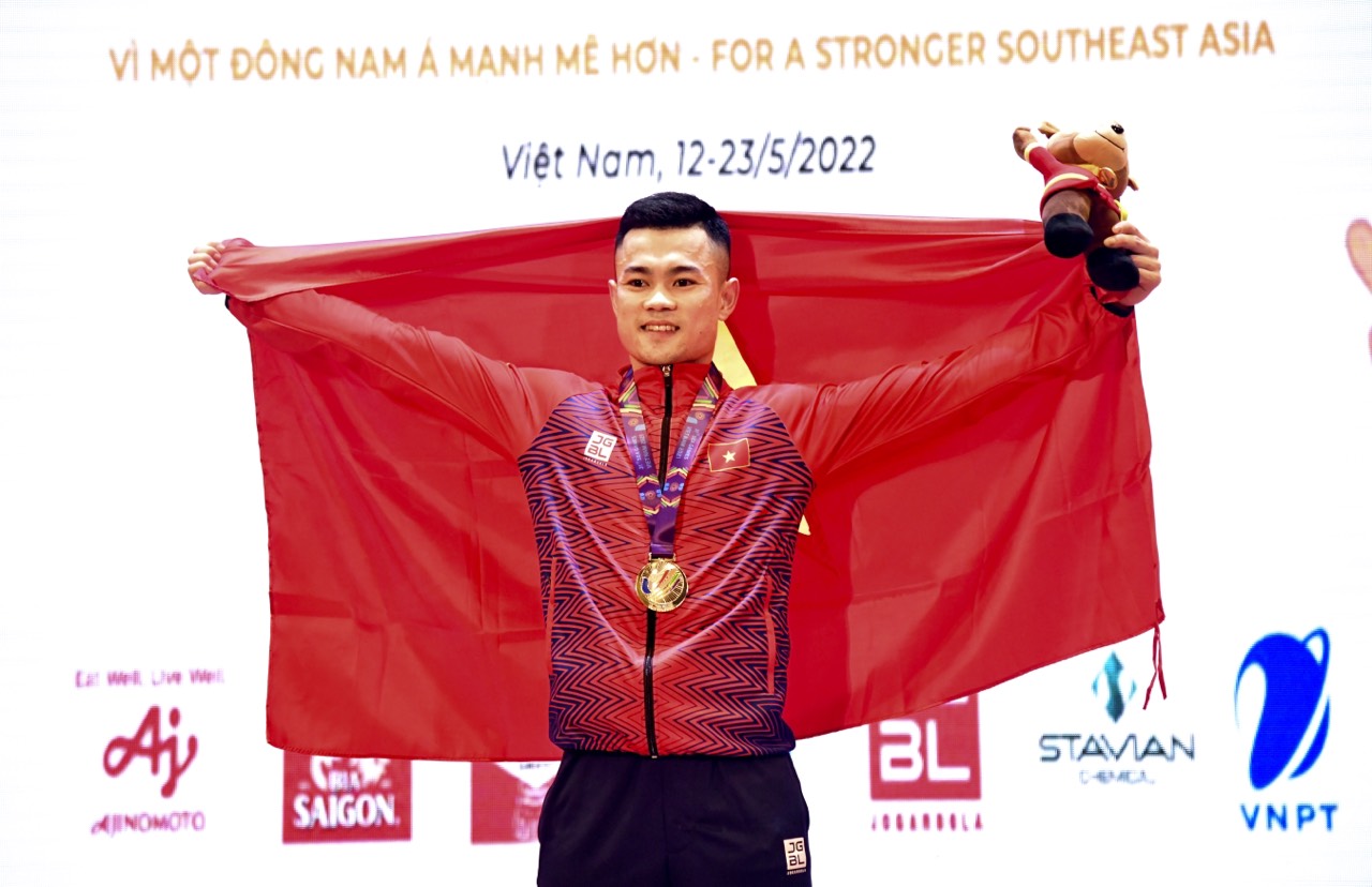 Đô cử Lại Gia Thành mang về tấm HCV đầu tiên cho Cử tạ Việt Nam 